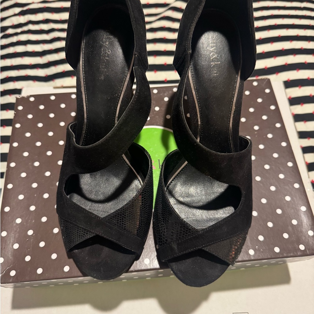 Kelly & Katie Black and Green Shoe Box